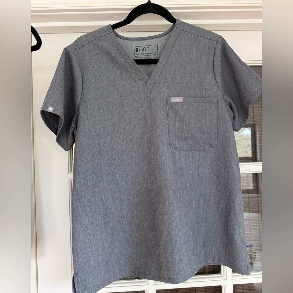FIGS Catarina One Pocket Scrub Top- Graphite